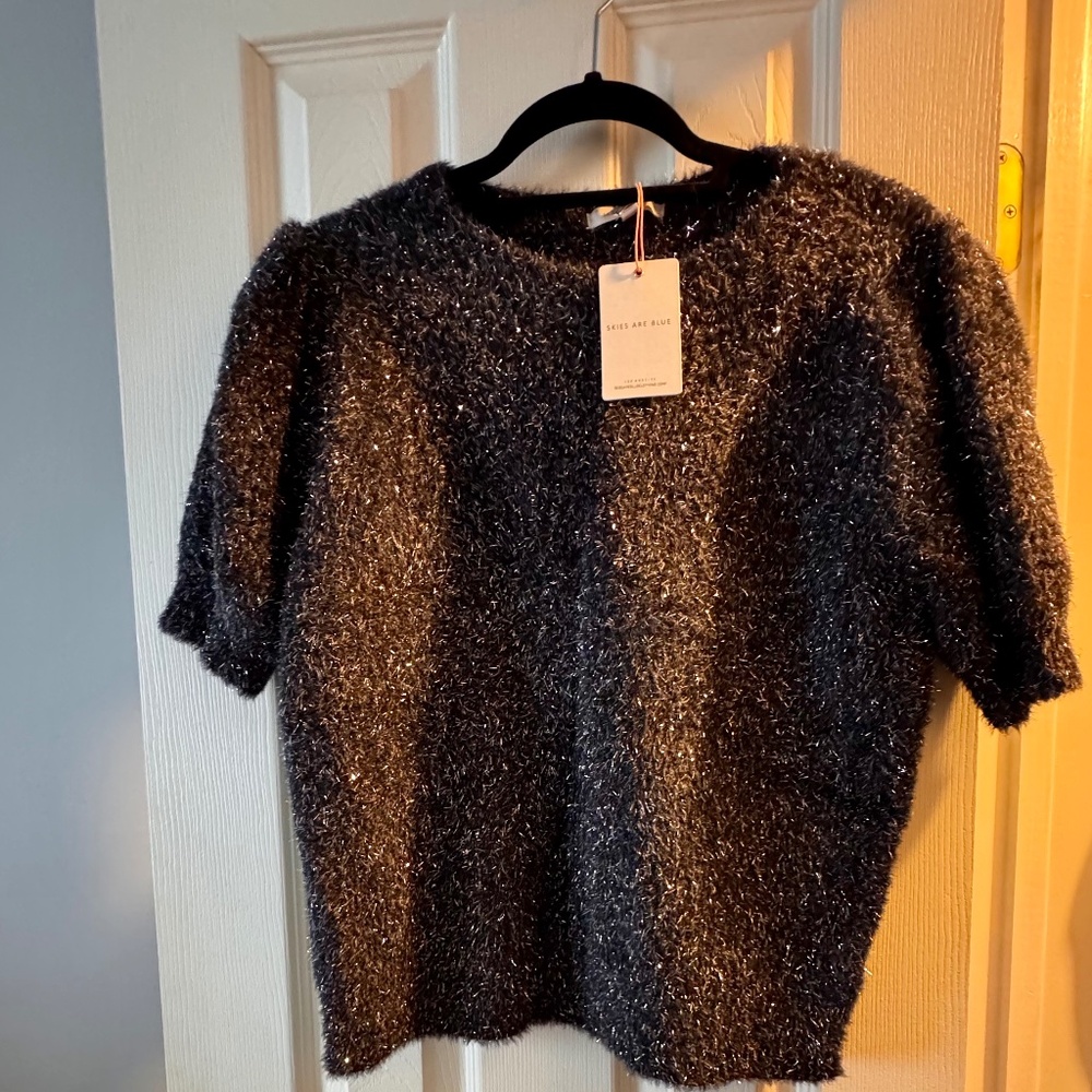 Sparkling fuzzy holiday sweater 🎄🥂